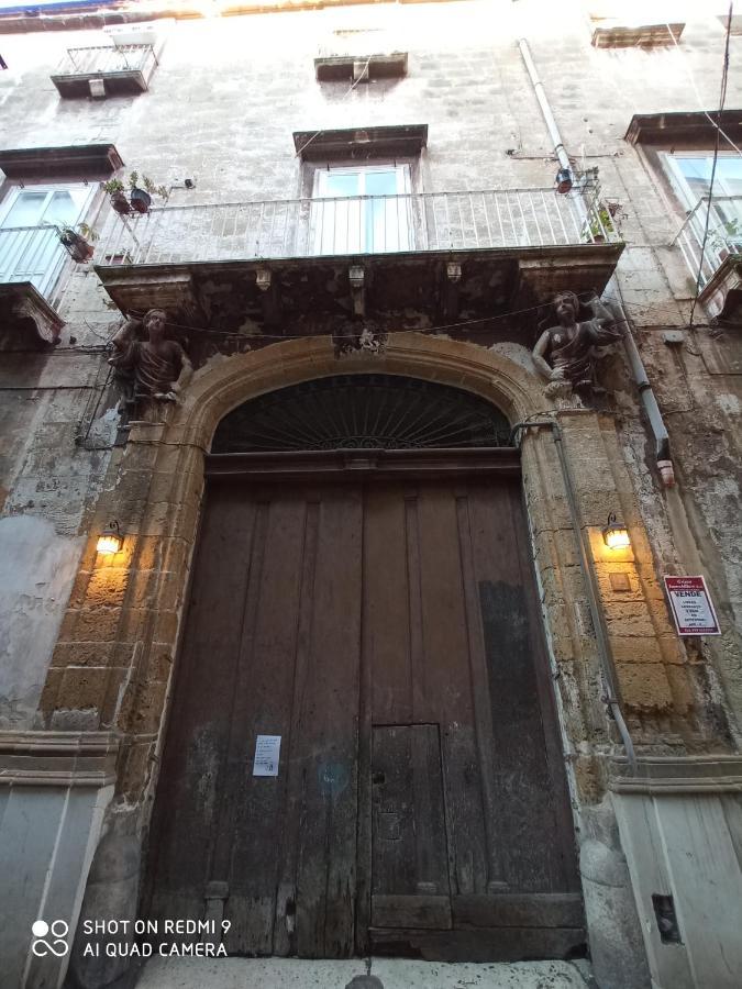 Palazzo Saraceno Apartment-Taras Tarento Exterior foto