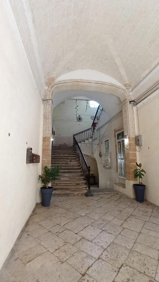 Palazzo Saraceno Apartment-Taras Tarento Exterior foto